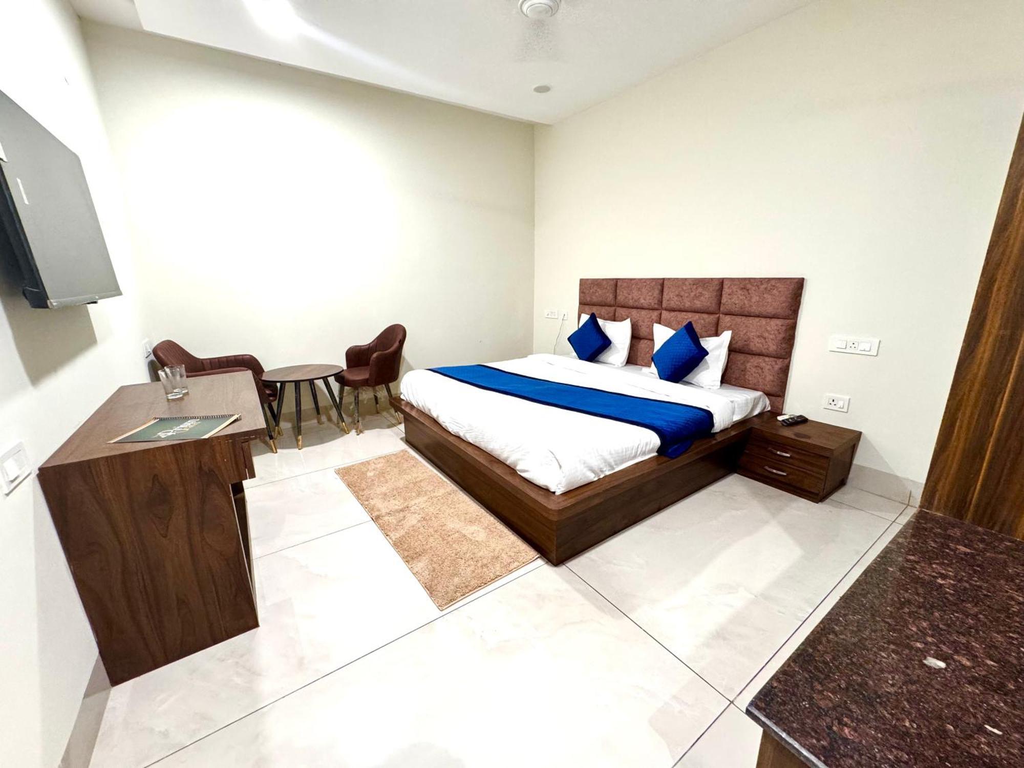 Prism Grand Hotel Zirakpur Ngoại thất bức ảnh