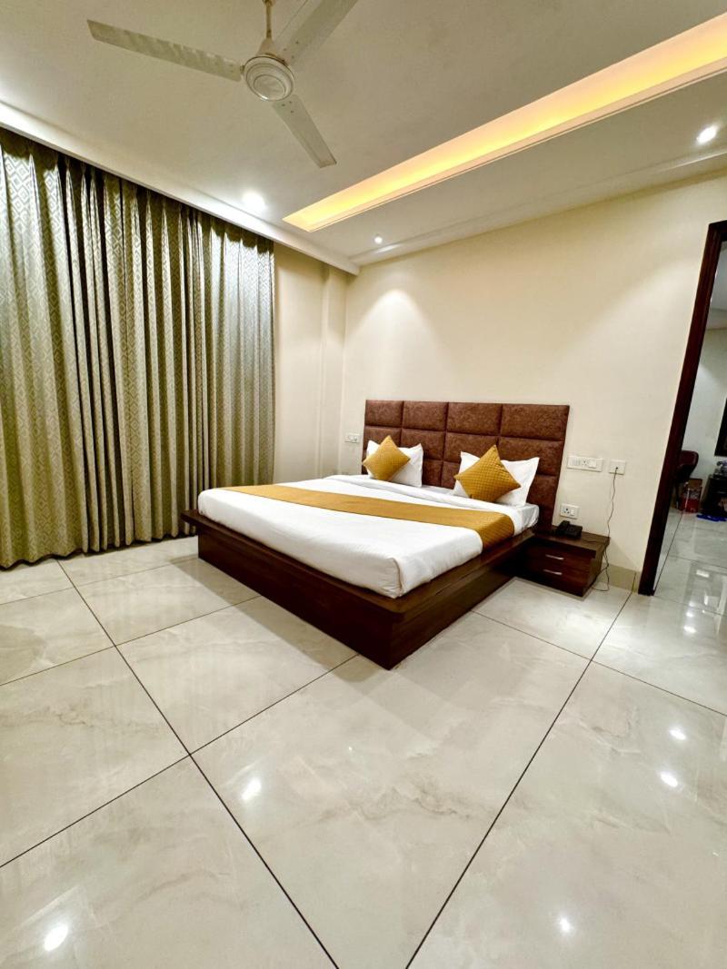 Prism Grand Hotel Zirakpur Ngoại thất bức ảnh