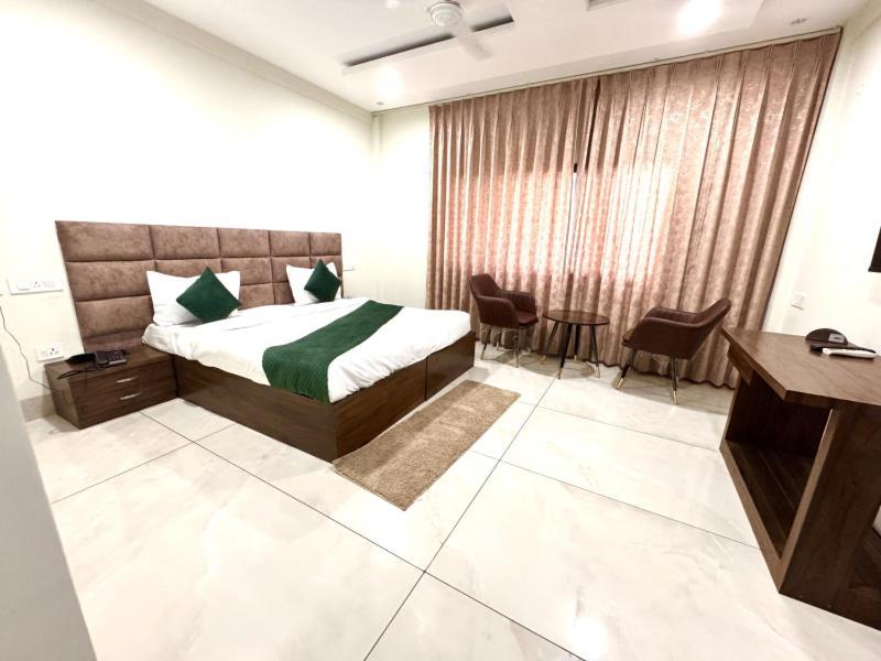 Prism Grand Hotel Zirakpur Ngoại thất bức ảnh