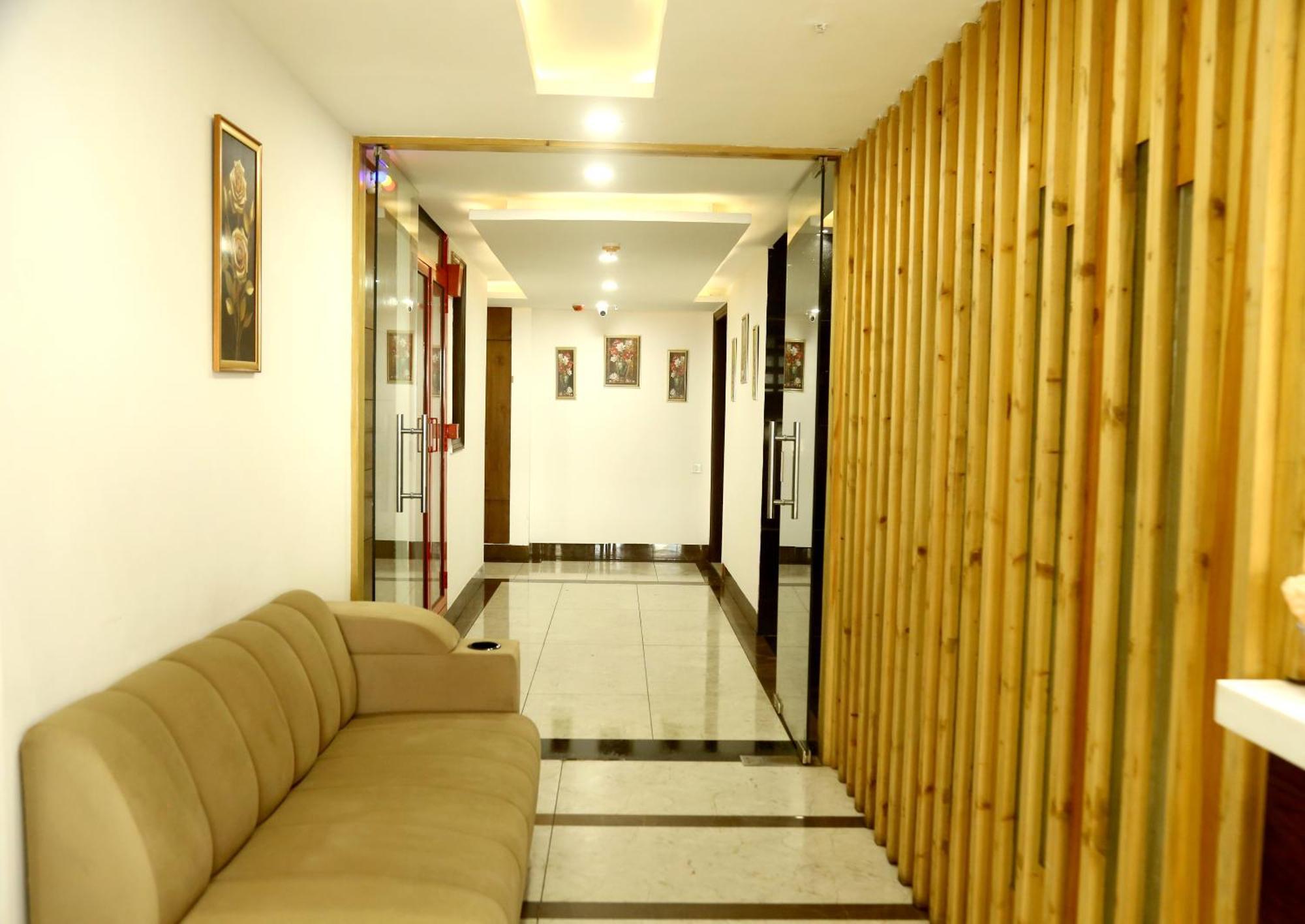 Prism Grand Hotel Zirakpur Ngoại thất bức ảnh