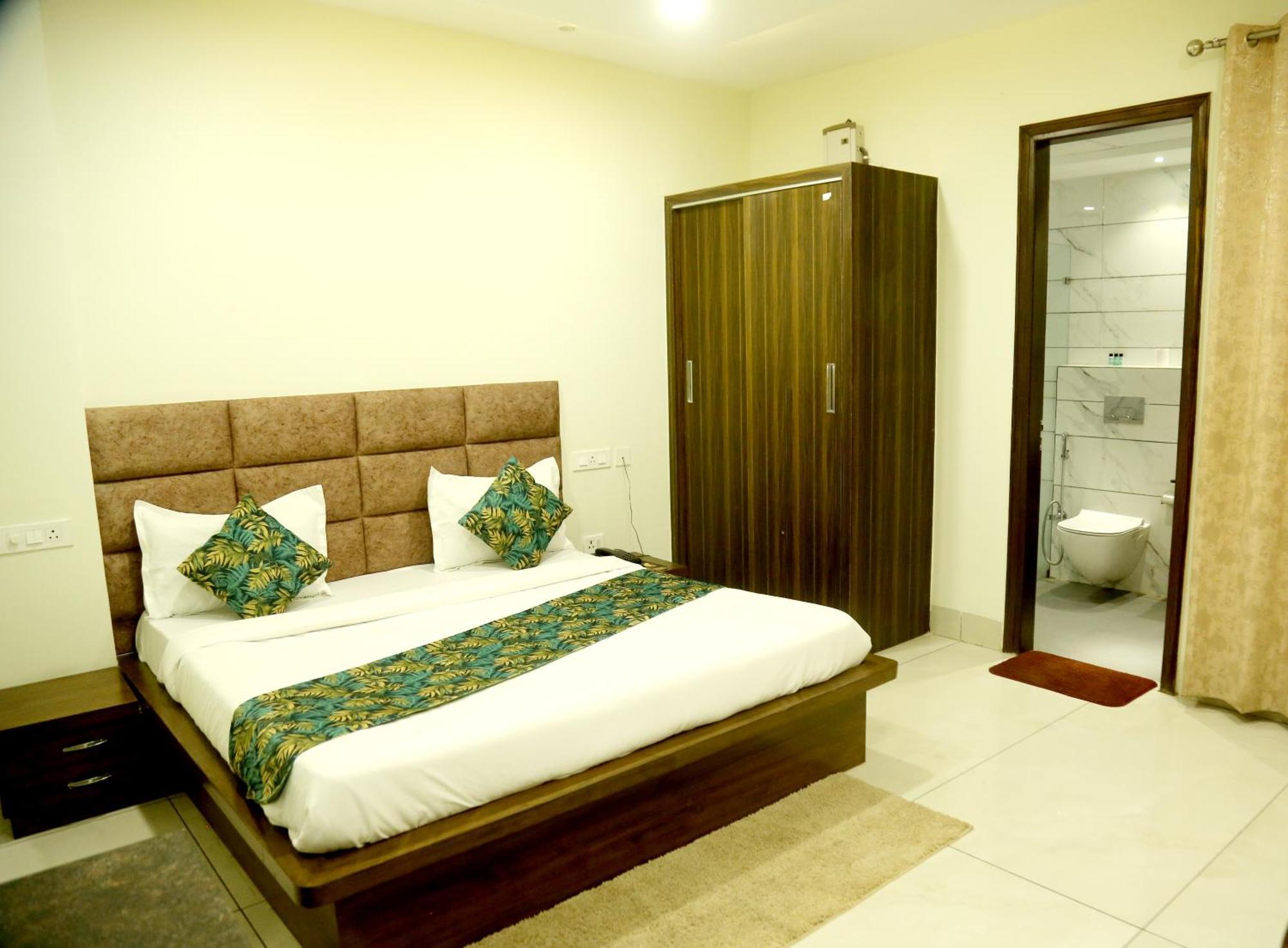 Prism Grand Hotel Zirakpur Ngoại thất bức ảnh